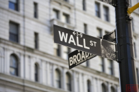 受特朗普关税政策影响,美国股市3日开盘暴跌