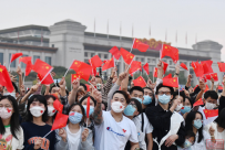 特朗普签字宣布暂停关税,90天延续休战,专家评析:美国财长认可中国实力,中方不再受制于西方压力