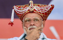 印度关税疯了?前脚讨好美国后脚硬刚,这波操作笑到邻居家狗都叫了