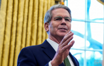 美国狮子大开口要涨500%关税?中国反手审查美芯片巨头,特朗普制裁为何失灵?