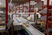 特朗普的关税已开始抑制全球经济增长,而市场却无动于衷